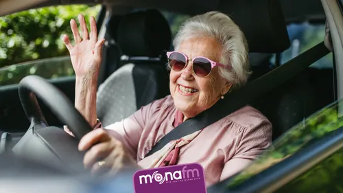 Conducteurs seniors : Un macaron obligatoire en 2025 ? La vérité...
