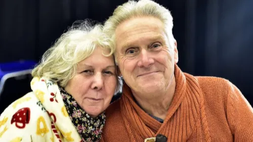 Mort d'un couple de septuagénaires : leur petit fille mise en...