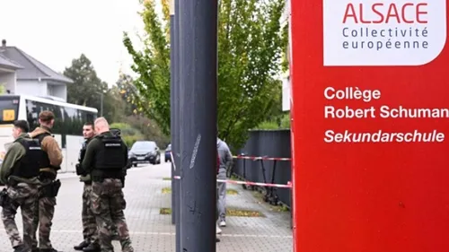 L'adolescent soupçonné d'avoir poignardé une enseignante en plein...