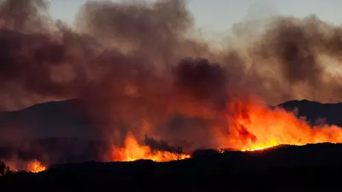 Feu dans les Pyrénées-Orientales : 10 000 personnes évacuées et un...