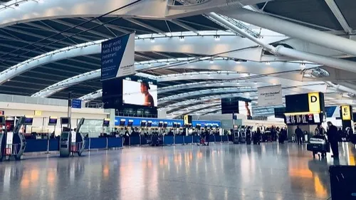 A Londres, l'aéroport d'Heathrow va rester fermé toute la journée ! 