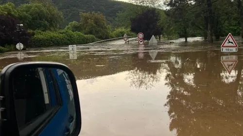 Orages meurtriers dans le Var : Emmanuel Macron promet que "la...