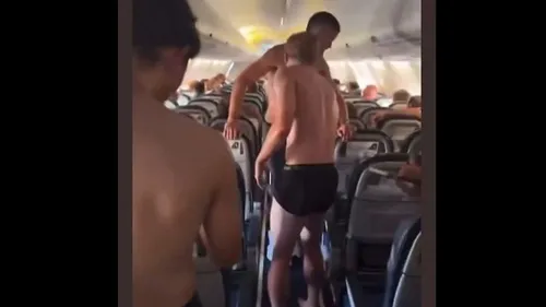 Les footballeurs de Monaco en petite tenue, dans l'avion et sur le...
