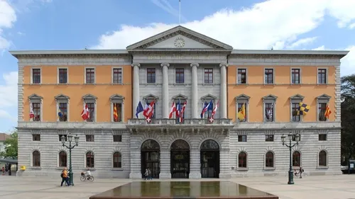 Une mairie française accusée d'avoir acheté des centaines de...