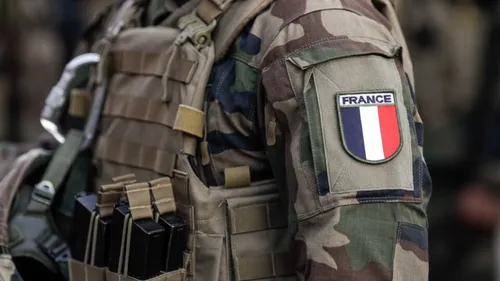 Le 41è RT de Douai a rendu hommage hier aux 2 militaires morts sur...