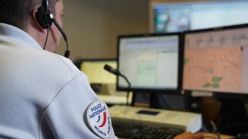 La police sauve, in extremis, une femme qui venait de sauter d'un pont