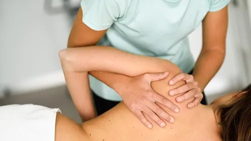 L’ostéopathie pourrait bientôt ne plus être remboursée par les...