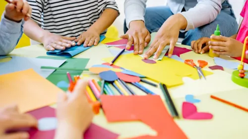 La maman d'une fillette a porté plainte contre un animateur dans...