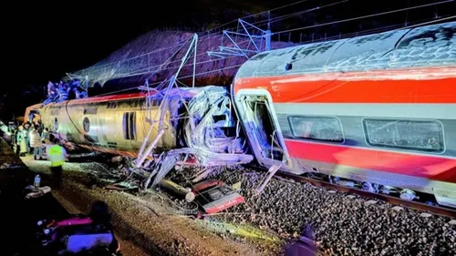 Une vingtaine de morts après le déraillement d'un train 