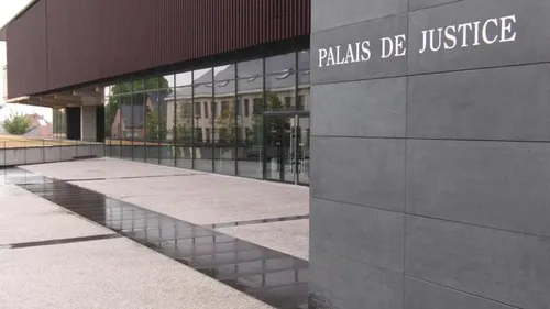 Accusé d'avoir enlevé ses 2 enfants dans le Nord, un homme jugé...