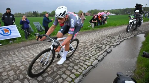 Le spectateur qui avait jeté un bidon sur Mathieu Van der Poel...
