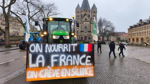 (Photos) : entre 250 et 300 tracteurs dans les rues de Metz