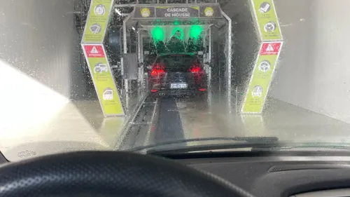 Quand la voiture de D!RECT FM passe par XL Car Wash