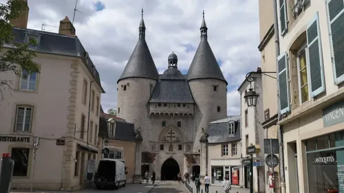 Stationnement : une voiture lisant les plaques d’immatriculation...