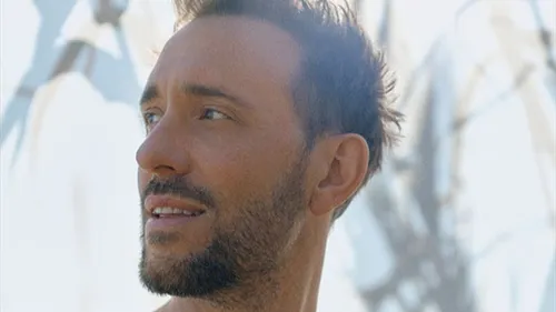 Charlie Winston : un album qui « raconte l’amour dans toutes ses...