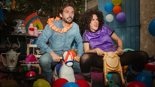 Mélissa et Fred sans complexe dans « Parents », leur nouveau...