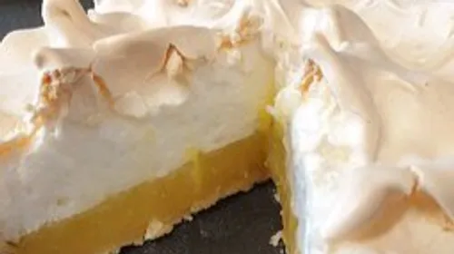 Tarte à la rhubarbe meringuée