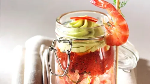 Tartare de saumon, mousse d'avocat et tomates séchées