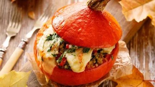 Petit potimarron farci saucisse - raclette