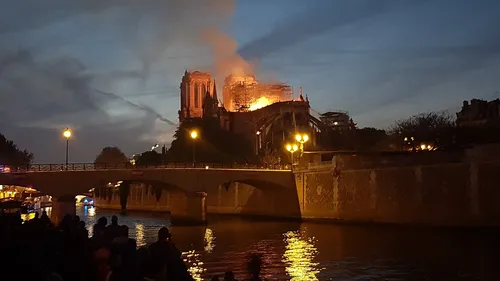 NOTRE DAME | Le feu « partiellement éteint », les dégâts...