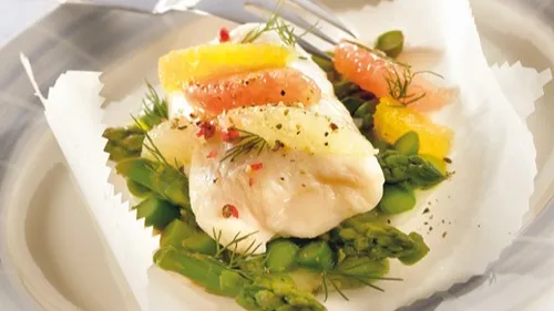 Papillote de cabillaud aux agrumes et asperges