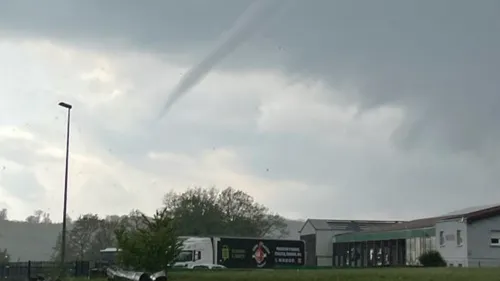 Nord-Alsace : l'amorce d'une tornade photographiée par des...