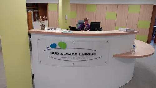 "Changer la vie par l'administration" : un espace France Services à...