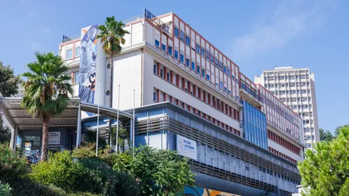 LE CENTRE ANTOINE LACASSAGNE DE NICE PROGRESSE PARMI LES MEILLEURS...