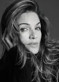 L’actrice Nadia Farès retrouvée inconsciente dans une piscine à Paris