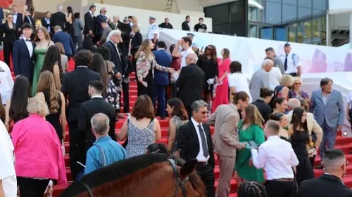De nombreux Cannois découvrent la Palme d’Or « Fjord » au Palais...