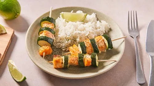 Brochettes de saumon et courgettes