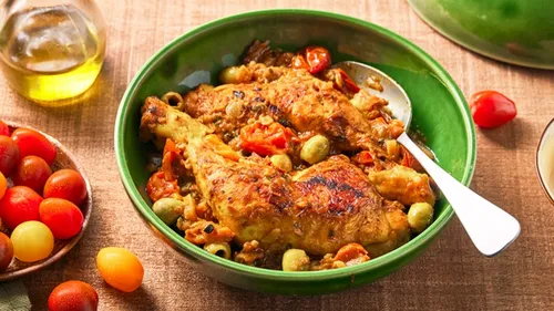 Tajine de poulet aux tomates cerises et au citrons confits