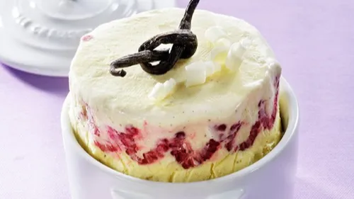 Gâteau glacé aux framboises et chocolat blanc