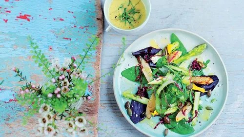Salade composée aux asperges blanches et vertes