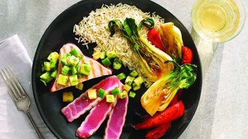 Darne de thon grillée au barbecue et légumes asiatiques