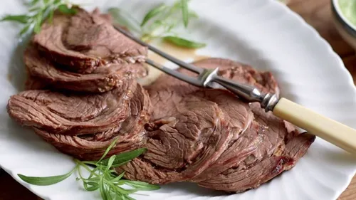 Bœuf à la viennoise et sa sauce aux herbes