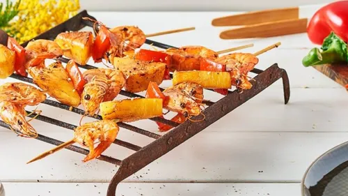 Brochettes de crevettes et ananas 