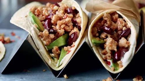 Burritos de chaire à saucisse et haricots rouges