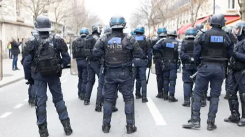 Royaume-Uni : de nouvelles violences éclatent entre militants...