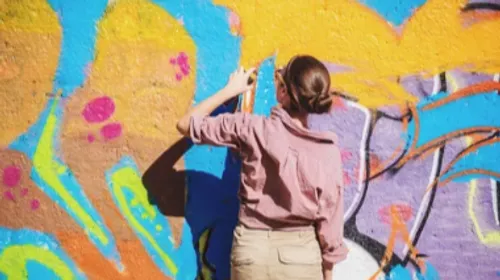 Condamné pour avoir réalisé des fresques illégales, le musée du...