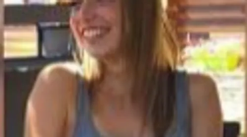 Des centaines de personnes assistent aux funérailles de...