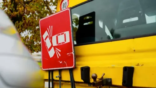 Un conducteur dérape et perd la maîtrise de son véhicule sur la RD83