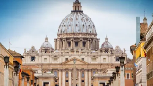 Vatican : Le pape François a été touché par deux graves crises...