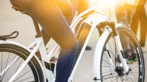 Transports : les "fat bikes", ces vélos électriques qui font débat