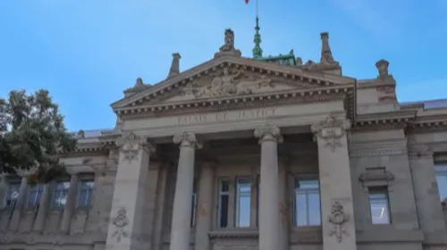 Une nouvelle fuite sur le toit du tribunal de Strasbourg entraîne...