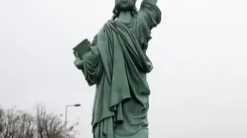 En réaction au placement de ses enfants, il entame une grève de la...