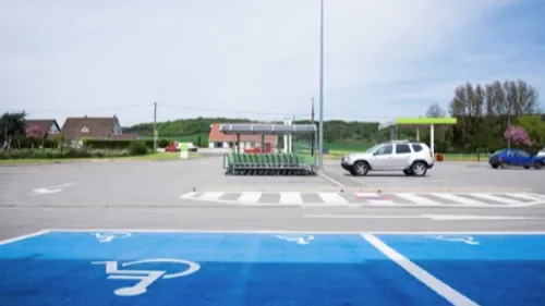 Alors qu’elle terminait de ranger ses courses, une femme a été...