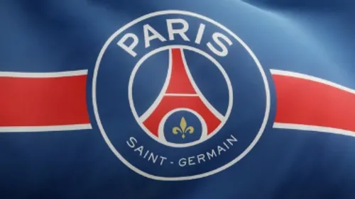 Le PSG sacré en Europe : émotion intense au Parc, les tribunes...
