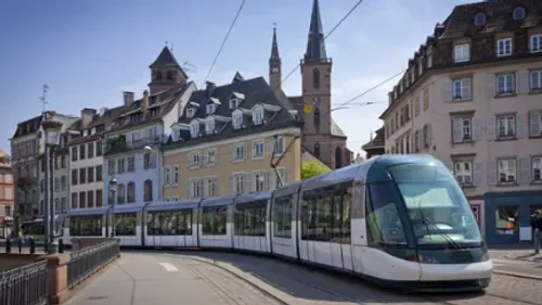 Un camion endommage une ligne aérienne de tramway, perturbant...