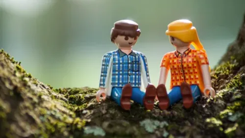 Il reconstruit le Louvre en Playmobil avec 35 000 pièces : un...